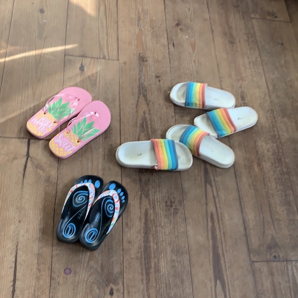 One pair of size 1/2 sandals girls preowned - Picture 9 of 9